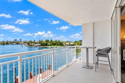 Condo in Fort Lauderdale, Florida, 2 bedrooms № 2403808 - photo 3