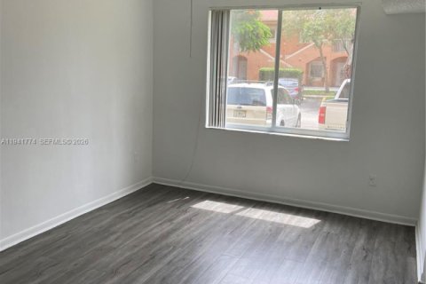 Кондоминиум с 2 спальнями в Дейви, Флорида № 1998640