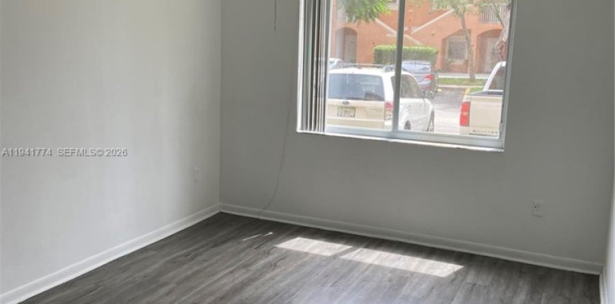 Кондоминиум с 2 спальнями в Дейви, Флорида № 1998640