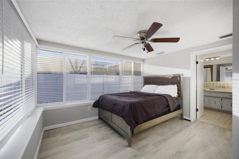 House in New Port Richey, Florida 3 bedrooms, 131.92 sq.m. № 2230116 - photo 23