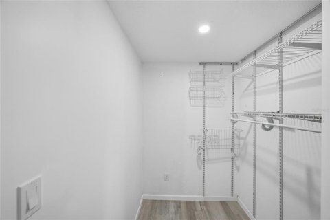 House in New Port Richey, Florida 3 bedrooms, 131.92 sq.m. № 2230116 - photo 20