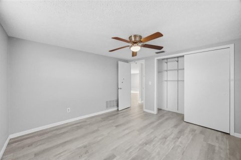 House in New Port Richey, Florida 3 bedrooms, 131.92 sq.m. № 2230116 - photo 27