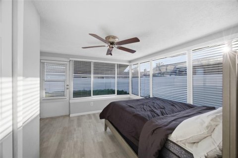 House in New Port Richey, Florida 3 bedrooms, 131.92 sq.m. № 2230116 - photo 24