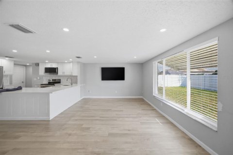 House in New Port Richey, Florida 3 bedrooms, 131.92 sq.m. № 2230116 - photo 16