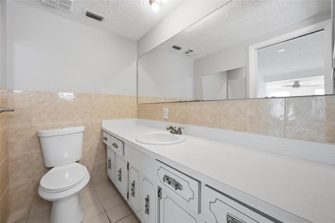 House in New Port Richey, Florida 3 bedrooms, 131.92 sq.m. № 2230116 - photo 21