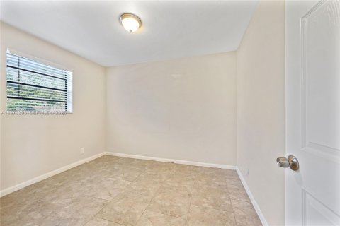 House in Lauderhill, Florida 3 bedrooms, 103.77 sq.m. № 2041300 - photo 14