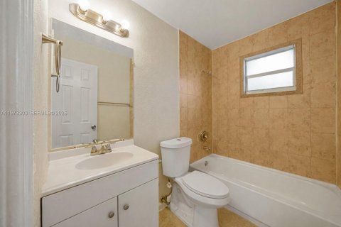 House in Lauderhill, Florida 3 bedrooms, 103.77 sq.m. № 2041300 - photo 11