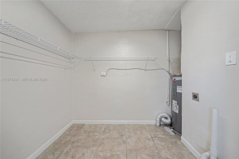 House in Lauderhill, Florida 3 bedrooms, 103.77 sq.m. № 2041300 - photo 10