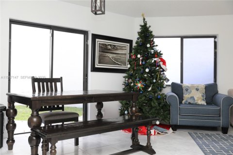 House in Pembroke Pines, Florida 2 bedrooms, 104.98 sq.m. № 1995051 - photo 9