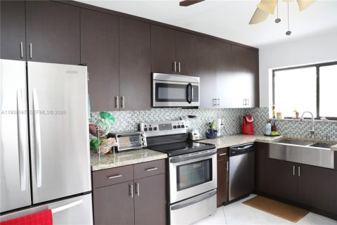 House in Pembroke Pines, Florida 2 bedrooms, 104.98 sq.m. № 1995051 - photo 7