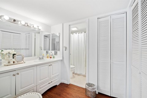 Copropriété à louer à Sunny Isles Beach, Floride: 2 chambres, 126.07 m2 № 2028360 - photo 18