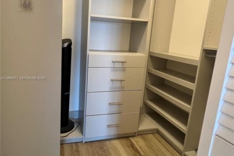 Copropriété à louer à Sunny Isles Beach, Floride: 2 chambres, 126.07 m2 № 2028360 - photo 15