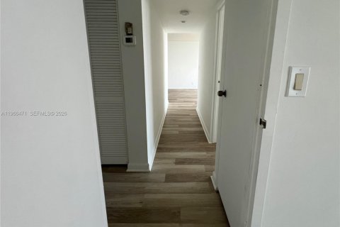 Copropriété à louer à Sunny Isles Beach, Floride: 2 chambres, 126.07 m2 № 2028360 - photo 11