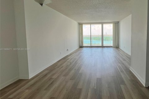 Copropriété à louer à Sunny Isles Beach, Floride: 2 chambres, 126.07 m2 № 2028360 - photo 16
