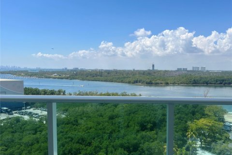 Condo à Sunny Isles Beach, Floride, 2 chambres  № 2028360