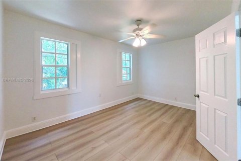 House in Miami, Florida 2 bedrooms, 63.17 sq.m. № 2073440 - photo 12