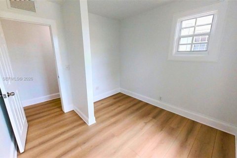 House in Miami, Florida 2 bedrooms, 63.17 sq.m. № 2073440 - photo 2