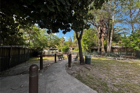 House in Miami, Florida 2 bedrooms, 63.17 sq.m. № 2073440 - photo 18