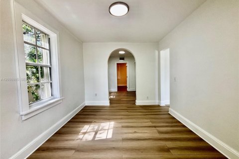 House in Miami, Florida 2 bedrooms, 63.17 sq.m. № 2073440 - photo 9