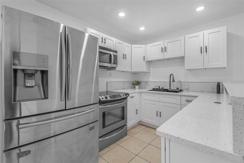 House in Daytona Beach, Florida 3 bedrooms, 89.74 sq.m. № 1799995 - photo 6