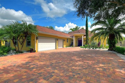 House in Vero Beach, Florida 5 bedrooms, 379.88 sq.m. № 1614834 - photo 2