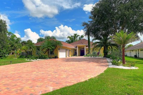 House in Vero Beach, Florida 5 bedrooms, 379.88 sq.m. № 1614834 - photo 1