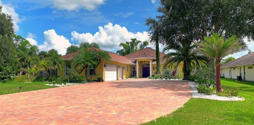 House in Vero Beach, Florida 5 bedrooms, 379.88 sq.m. № 1614834