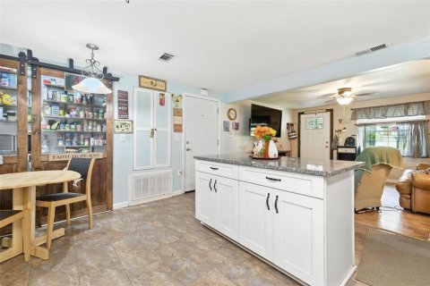 Casa en venta en Zephyrhills, Florida, 2 dormitorios, 110 m2 № 1833392 - foto 5
