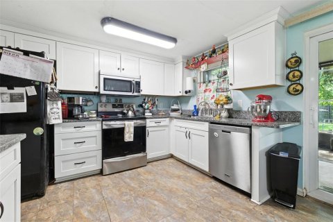 Casa en venta en Zephyrhills, Florida, 2 dormitorios, 110 m2 № 1833392 - foto 6