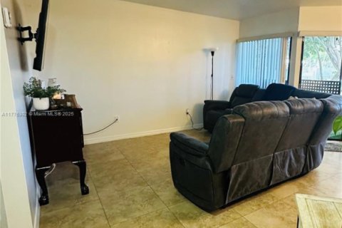 Condo in Homestead, Florida, 2 bedrooms  № 1735603 - photo 11