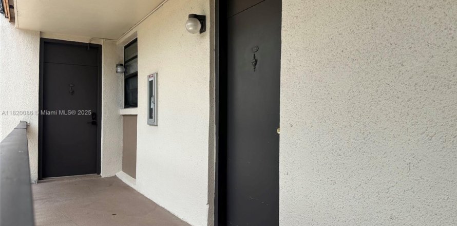 Condo à Coral Springs, Floride, 2 chambres № 1777818