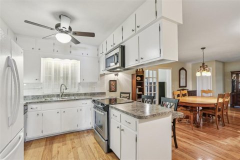 House in Winter Haven, Florida 3 bedrooms, 182.46 sq.m. № 1845277 - photo 8