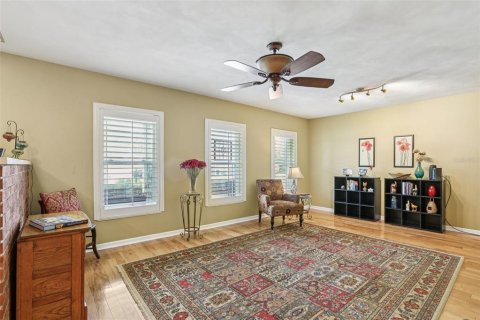 House in Winter Haven, Florida 3 bedrooms, 182.46 sq.m. № 1845277 - photo 3