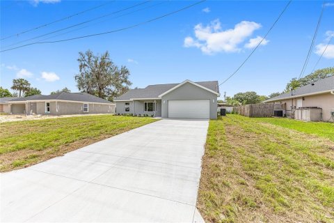 Villa ou maison à Silver Springs Shores, Floride 3 chambres, 127.37 m2 № 2308151
