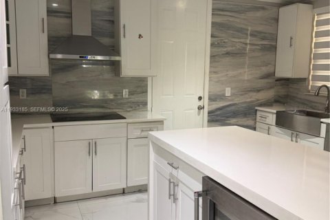 Casa en alquiler en Cutler Bay, Florida, 4 dormitorios, 204.48 m2 № 1991914 - foto 4