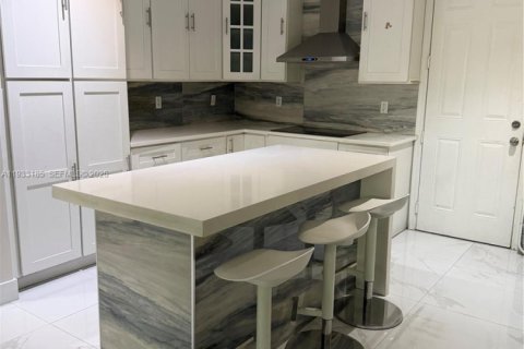 Casa en alquiler en Cutler Bay, Florida, 4 dormitorios, 204.48 m2 № 1991914 - foto 3