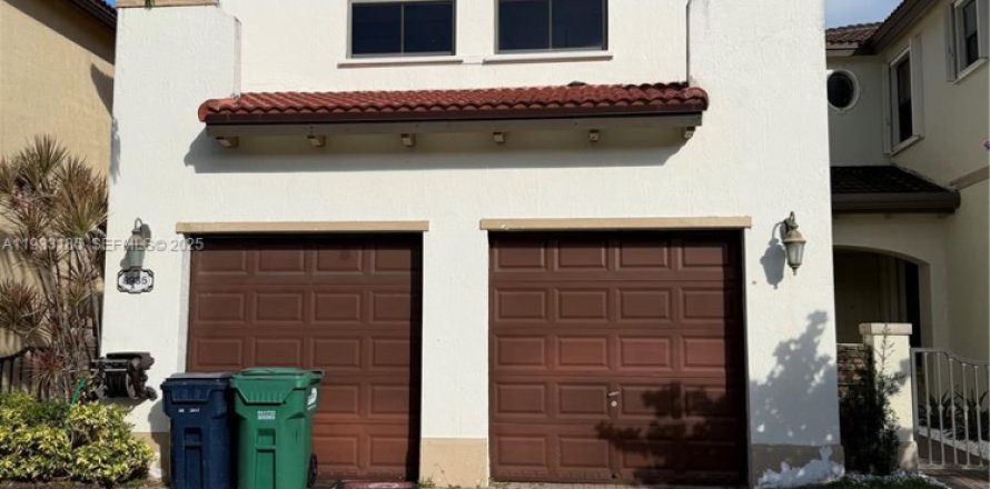 Casa en Cutler Bay, Florida 4 dormitorios, 204.48 m2 № 1991914