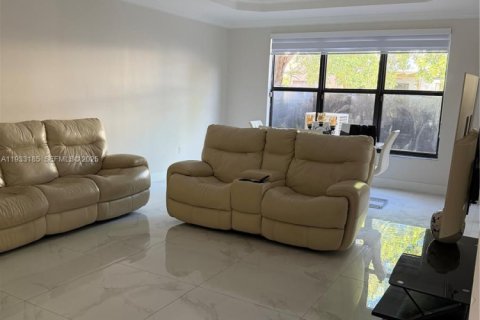 Casa en alquiler en Cutler Bay, Florida, 4 dormitorios, 204.48 m2 № 1991914 - foto 6