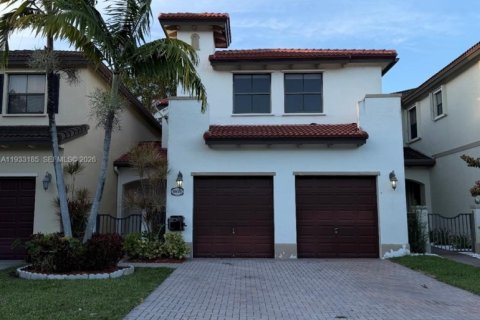 Villa ou maison à louer à Cutler Bay, Floride: 4 chambres, 204.48 m2 № 1991914 - photo 17