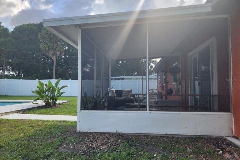 House in Saint Petersburg, Florida 2 bedrooms, 77.67 sq.m. № 1853058 - photo 15