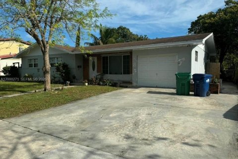 House in Miami Gardens, Florida 3 bedrooms, 117.24 sq.m. № 2065054