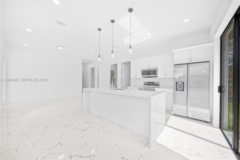 Купить виллу или дом в Лихай-Эйкерс, Флорида 3 спальни, № 2045662 - фото 13