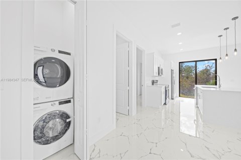 Купить виллу или дом в Лихай-Эйкерс, Флорида 3 спальни, № 2045662 - фото 17