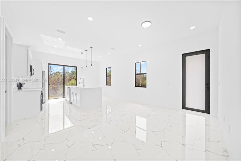 Купить виллу или дом в Лихай-Эйкерс, Флорида 3 спальни, № 2045662 - фото 16