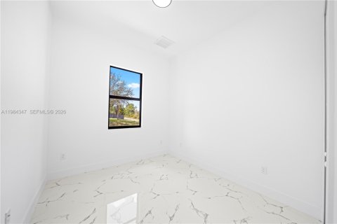 Купить виллу или дом в Лихай-Эйкерс, Флорида 3 спальни, № 2045662 - фото 7