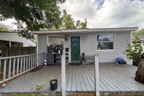 House in Saint Petersburg, Florida 3 bedrooms, 124.86 sq.m. № 2309963