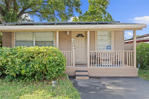 Villa ou maison à vendre à Tampa, Floride: 4 chambres, 120.4 m2 № 2285012 - photo 2