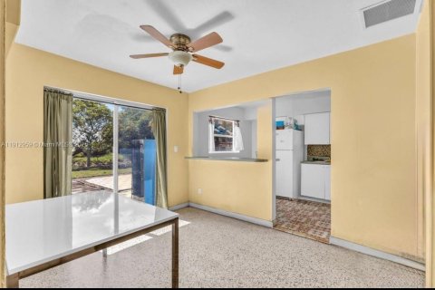 Villa ou maison à vendre à Miami Gardens, Floride: 4 chambres, 118.36 m2 № 1969264 - photo 13