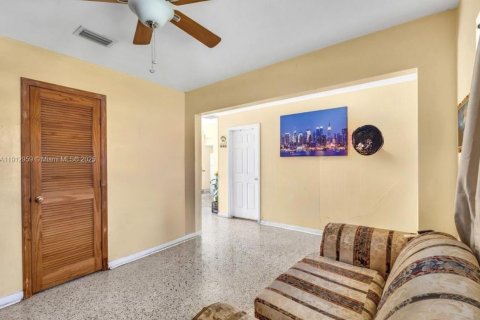 Villa ou maison à vendre à Miami Gardens, Floride: 4 chambres, 118.36 m2 № 1969264 - photo 9