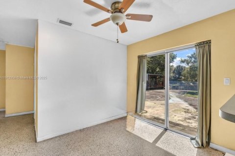 Villa ou maison à vendre à Miami Gardens, Floride: 4 chambres, 118.36 m2 № 1969264 - photo 14